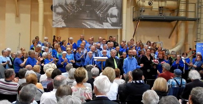 ../previews/033-06 04Beifall.jpeg.medium.jpeg