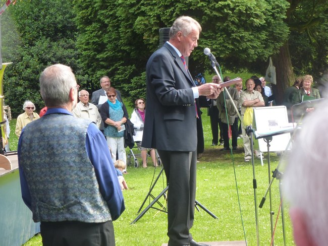 ../previews/075-SingendeGraft 45.JPG.medium.jpeg